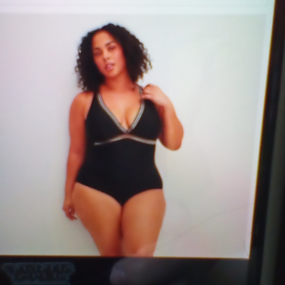 New wit tag black triangle 1 piece bath swim
